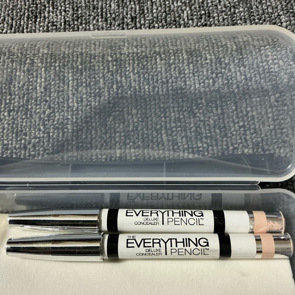 The Everything Pencil Concealer set of 2 - Picture 7 of 7